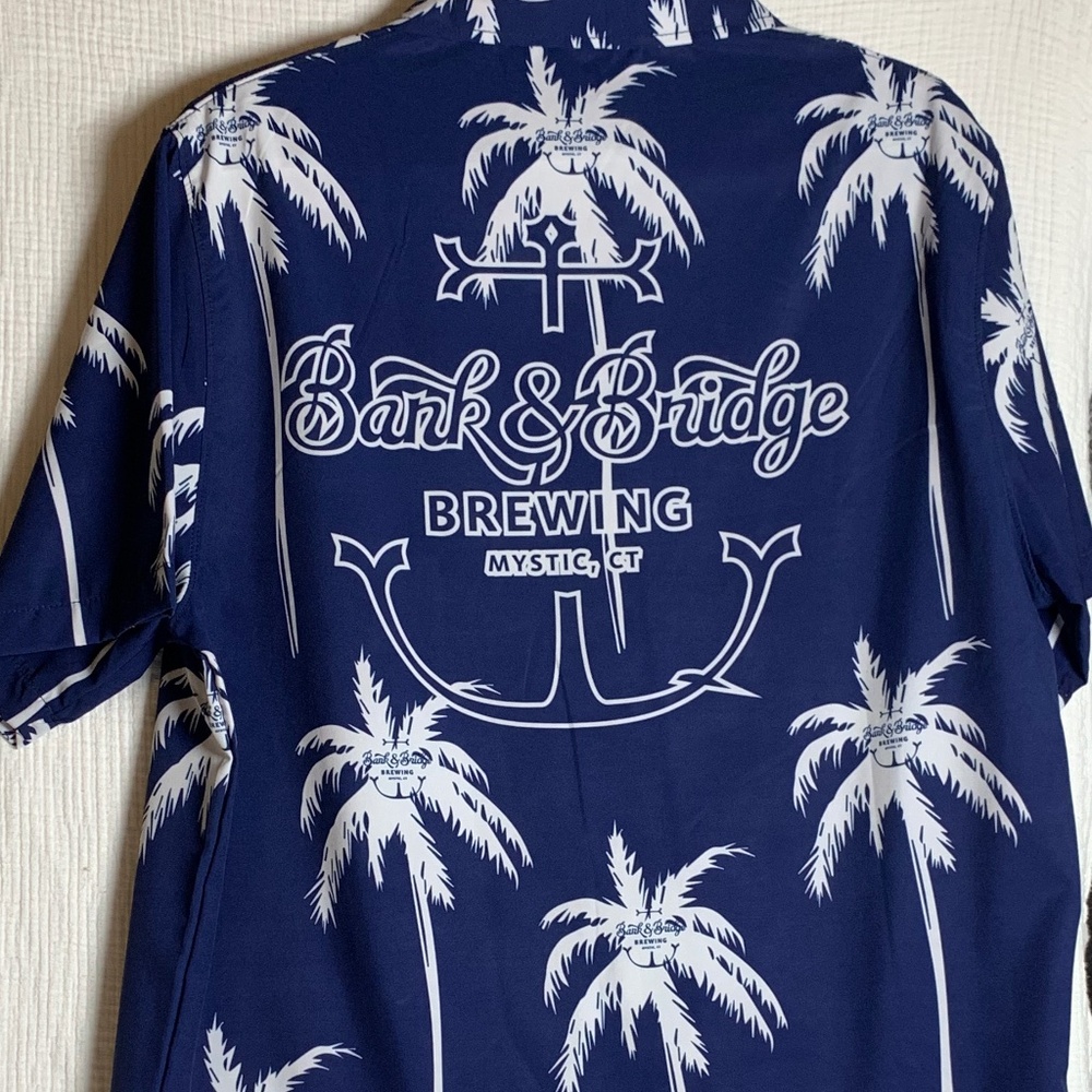 Men’s Hawaiian Bank Bridge Brewing button shirt blue & white Large